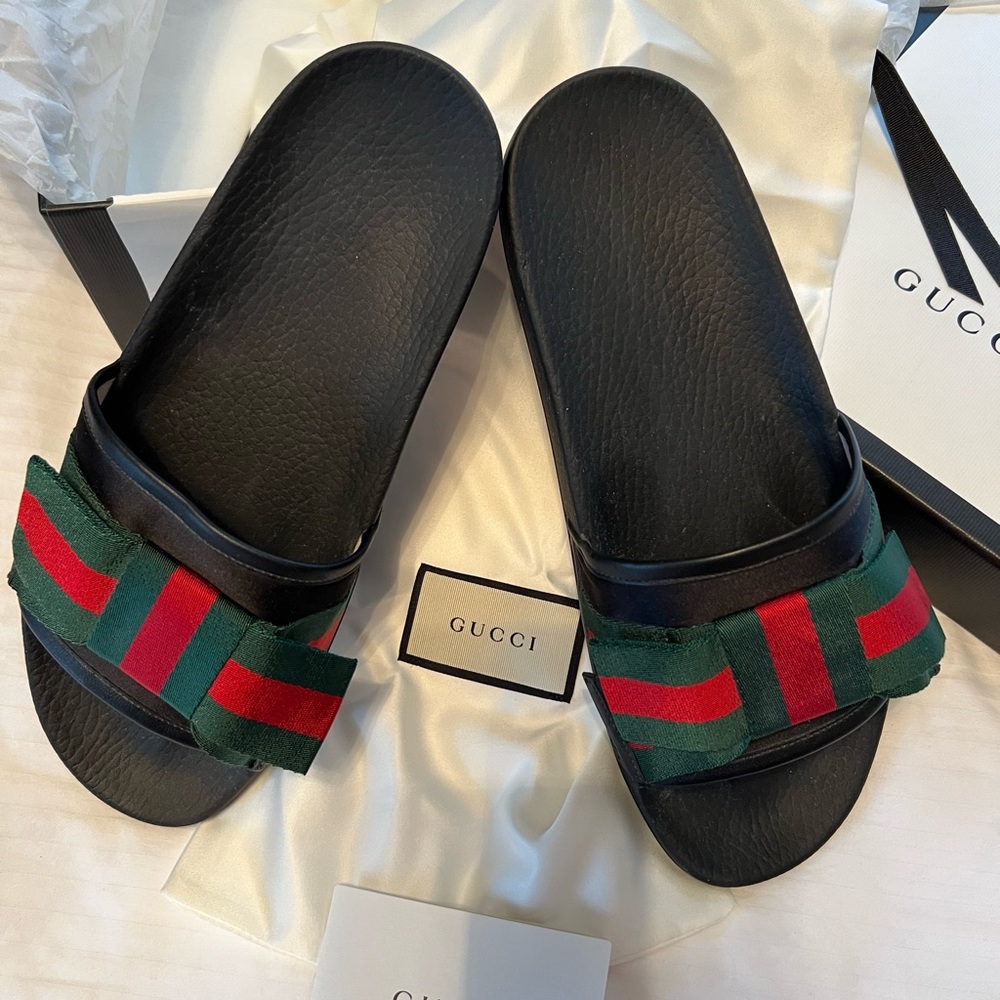 Gucci Nero slides